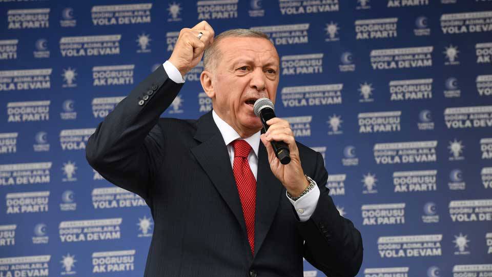 Erdoğan, muhalefeti 'korku siyaseti' yapmakla suçladı, 'diktatör' eleştirilerine yanıt verdi