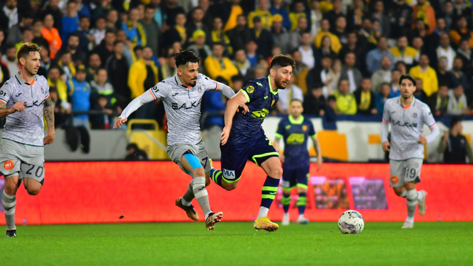 Fenerbahçe'nin finaldeki rakibi Başakşehir oldu