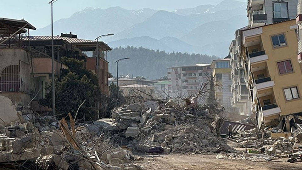 Depremde 15 kişi ölmüştü: Otelin AKP’li sahibi 3 ay sonra tahliye edildi