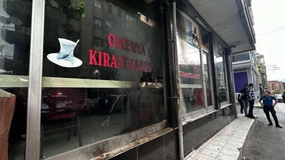 İzmir'de kıraathaneye molotoflu saldırı