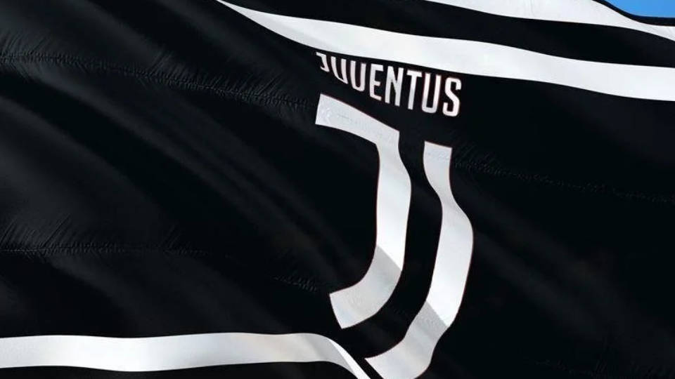 Juventus'a futbolcuların maaşlarında usulsüzlük yaptığı gerekçesiyle para cezası verildi