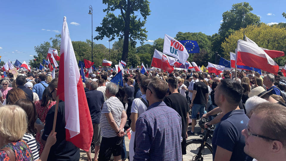 Polonya’da yarım milyon kişi, sağcı iktidara karşı sokağa çıktı
