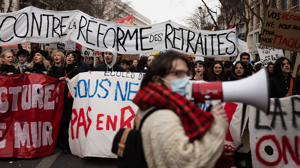 Fransa'da emeklilik yaşını yükselten reforma karşı ülke genelinde protesto