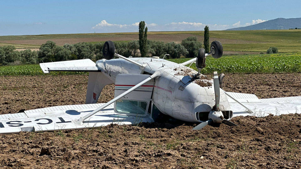 Aksaray’da eğitim uçağı düştü: 2 kişi yaralandı