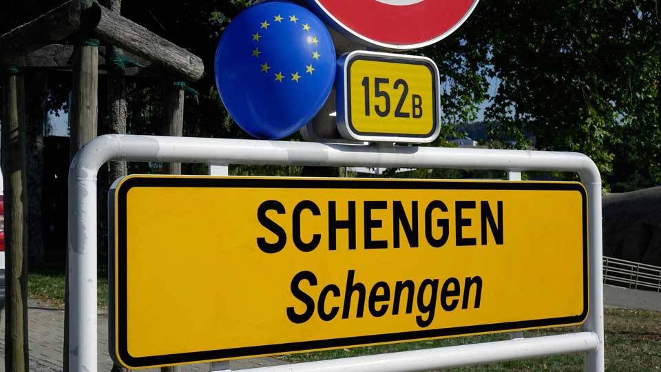 Avrupa Komisyonu'ndan Schengen yanıtı: Türkiye'nin vize başvuruları durduruldu mu?