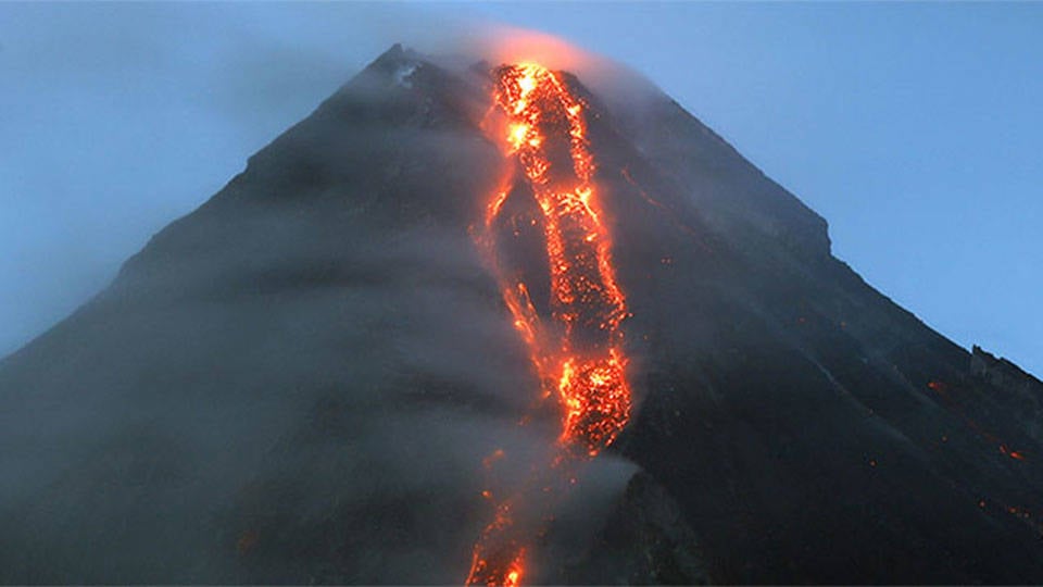 Filipinler'de Mayon Yanardağı çevresinde alarm seviyesi yükseltildi
