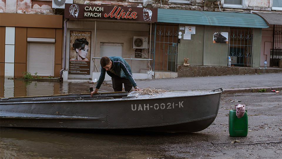 Ukrayna'da Kahovka Barajı'nın vurulmasının ardından sel meydana geldi