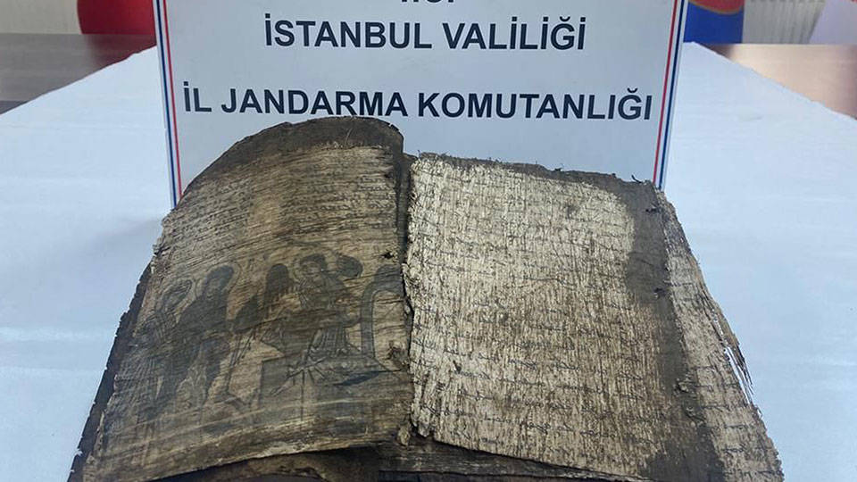 İstanbul'da 1100 yıllık İncil ele geçirildi