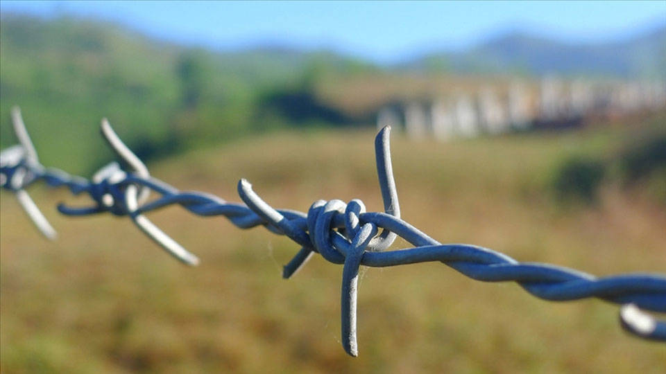 Yunanistan'dan Türkiye sınırına 100 metrelik geçici çit kurma kararı