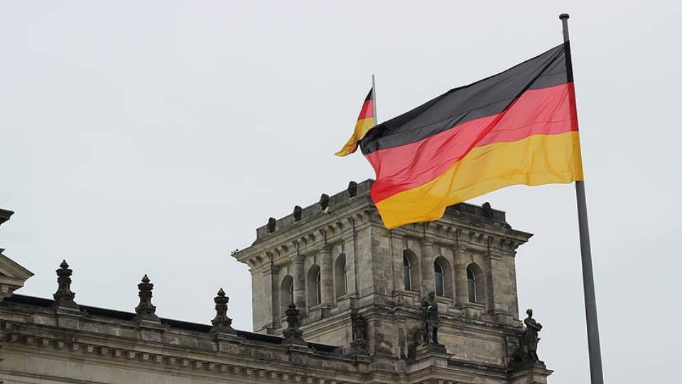 Almanya'da 'sahte pasaporta vize verme' iddiasına soruşturma