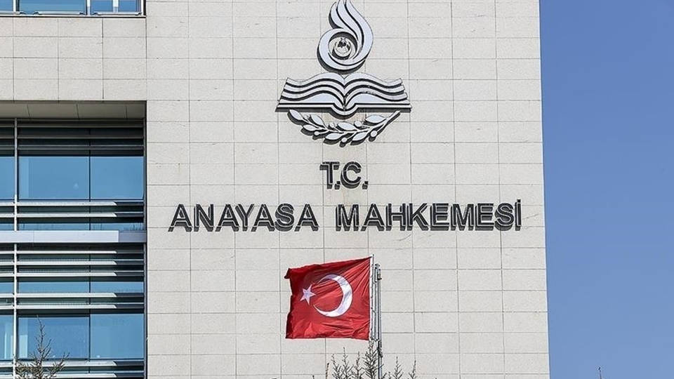 AYM'den gazetecilerin kıdem tazminatına ilişkin karar: 5 yıl şartı iptal edildi