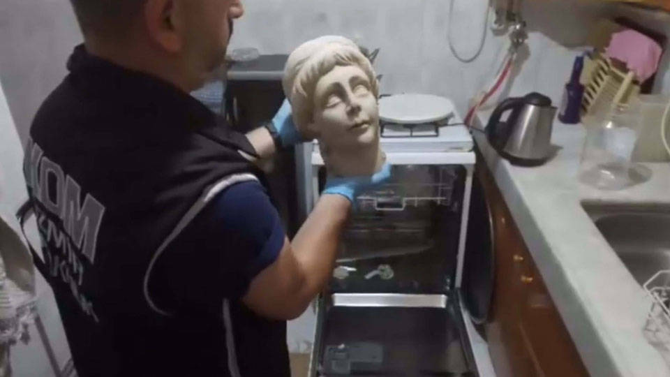 2 bin yıllık heykel, bulaşık makinesindeki tencerenin içinden çıktı
