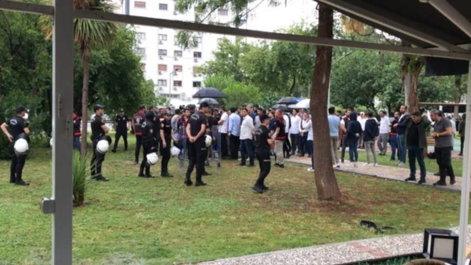 İzmir Barosu'nun düzenlediği 'Onur Ayı Kahvaltısı' etkinliğine saldırı
