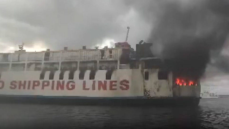 Filipinler’de 120 yolcunun bulunduğu feribotta yangın