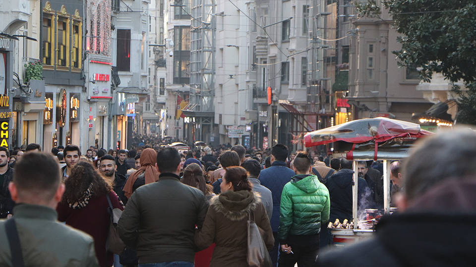 İPA araştırması: İstanbullunun yüzde 40,4’ü kıt kanaat geçiniyor