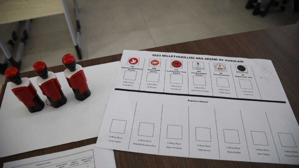 Kuzey Kıbrıs'ta seçmenler ara seçim için sandık başında