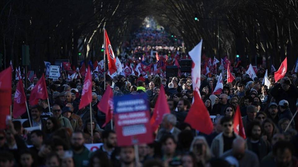 Portekiz'de işçiler, hayat pahalılığına karşı greve gitti