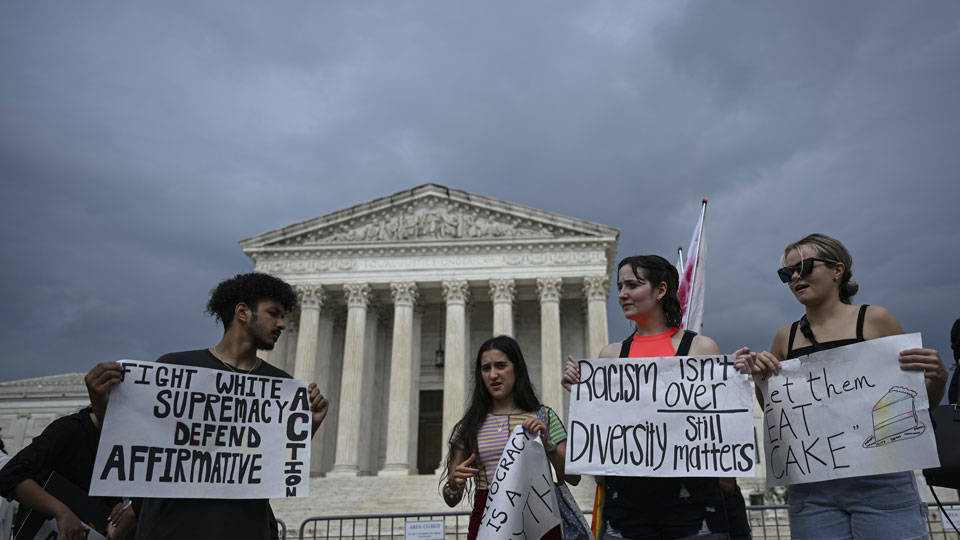 ABD'de Yüksek Mahkeme, Biden'ın öğrenciler için çıkardığı kararı bozdu