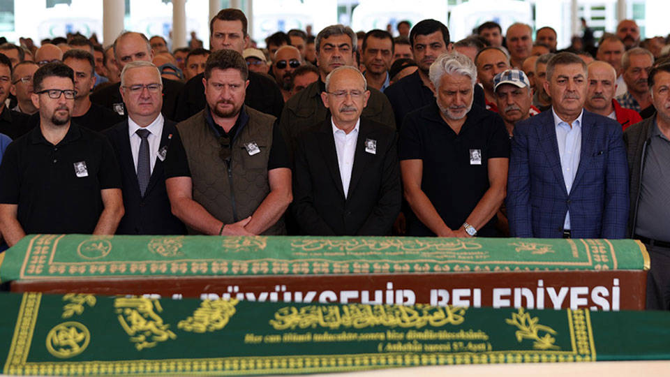 Kılıçdaroğlu, eski çalışma arkadaşının cenazesine katıldı