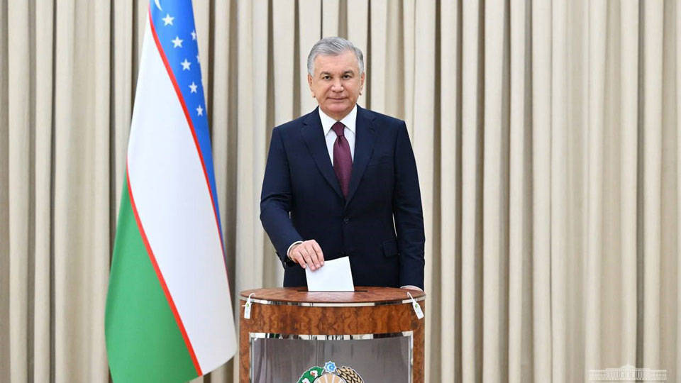 Özbekistan'da cumhurbaşkanı seçimini Mirziyoyev kazandı