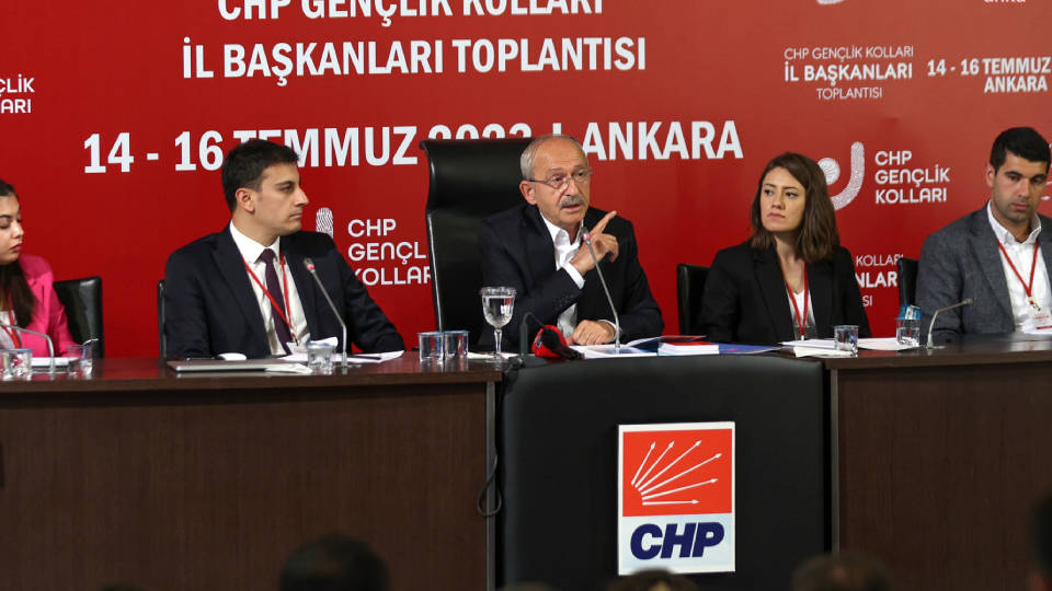 Kılıçdaroğlu, partisinin gençlik kolları il başkanlarıyla bir araya geldi