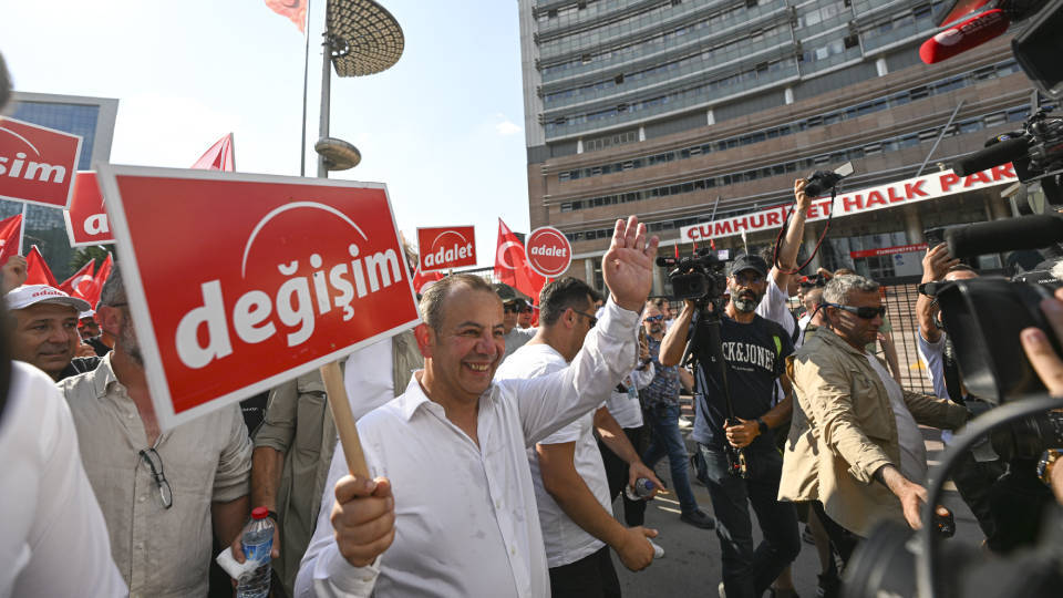 Tanju Özcan, partisinden istifa etmekten vazgeçti
