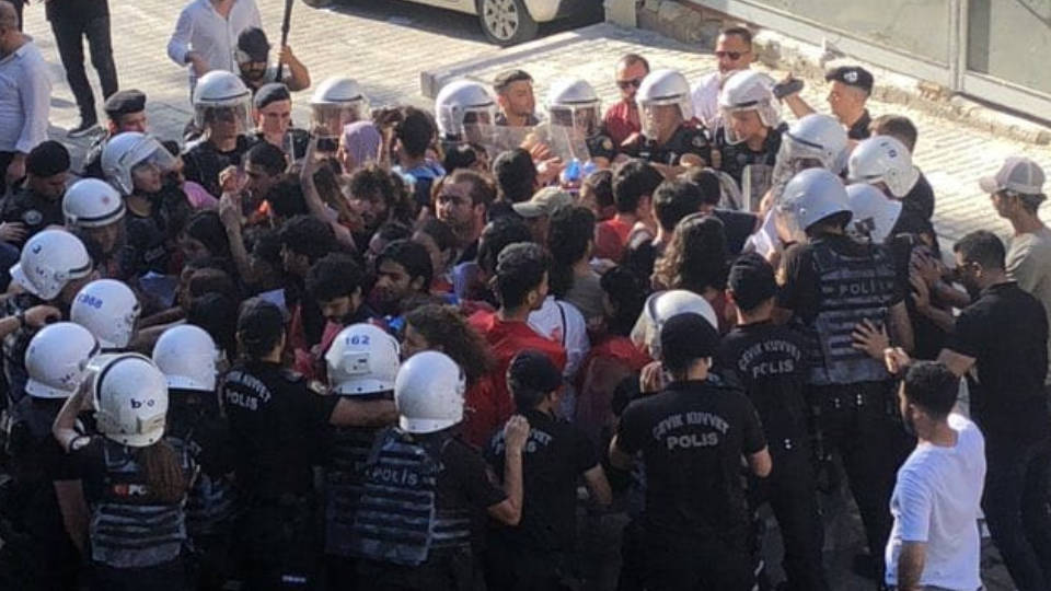 Suruç Katliamı için bildiri dağıtan 46 üniversite öğrencisinden 6'sı tutuklandı