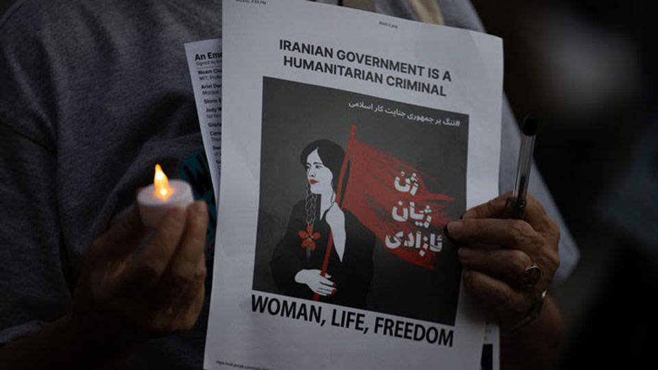 İran'da 'ahlak polisi'nin yetkileri kısıtlandı: Gözaltına alamayacaklar
