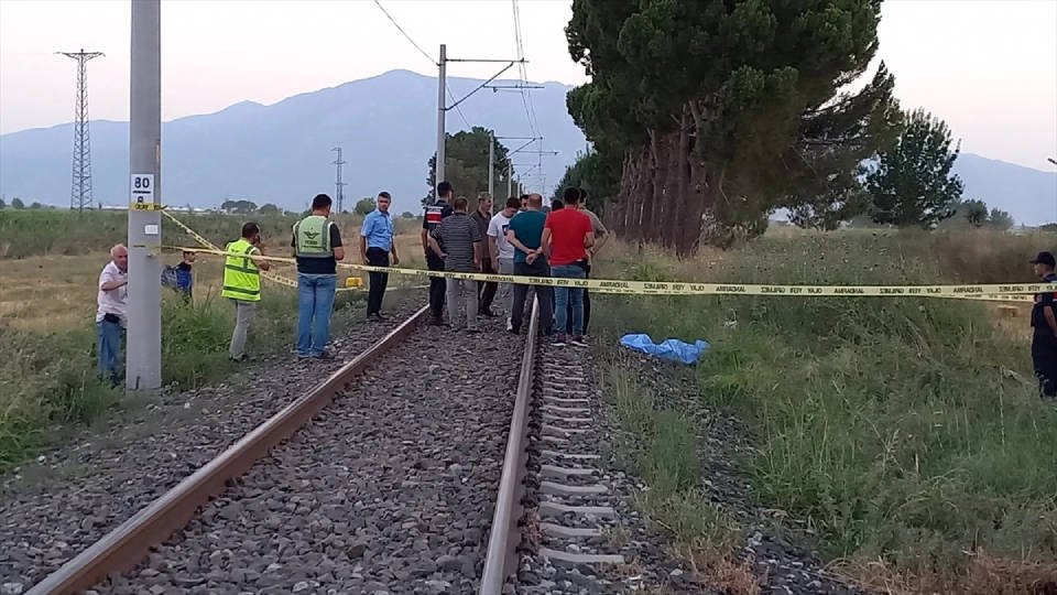 Manisa'da koyununu kurtarmak isterken trenin çarptığı kadın hayatını kaybetti