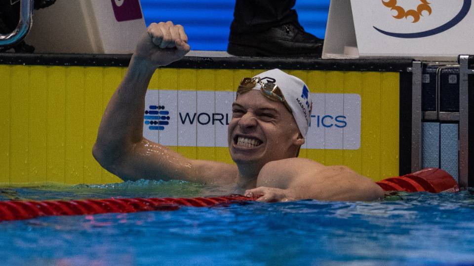 Phelps'i geride bıraktı: Fransız Leon Marchand 400 metre karışıkta dünya rekoru kırdı