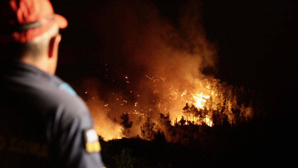 Yunanistan'da orman yangınları sürüyor: Miçotakis'ten 'savaştayız' yorumu