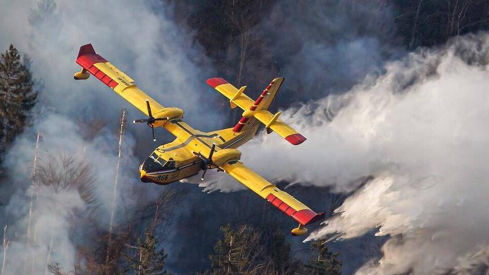 Yunanistan'da yangın söndürme uçağının düşmesi sonucu 2 pilot hayatını kaybetti