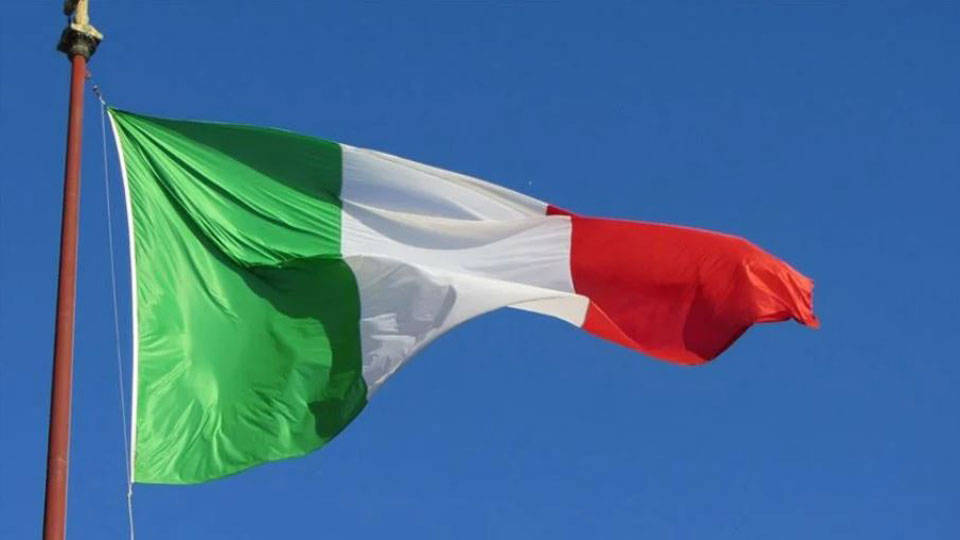 İtalya'da aşırı sağcı hükümetin hazırladığı 'taşıyıcı annelik' tasarısına ilk onay