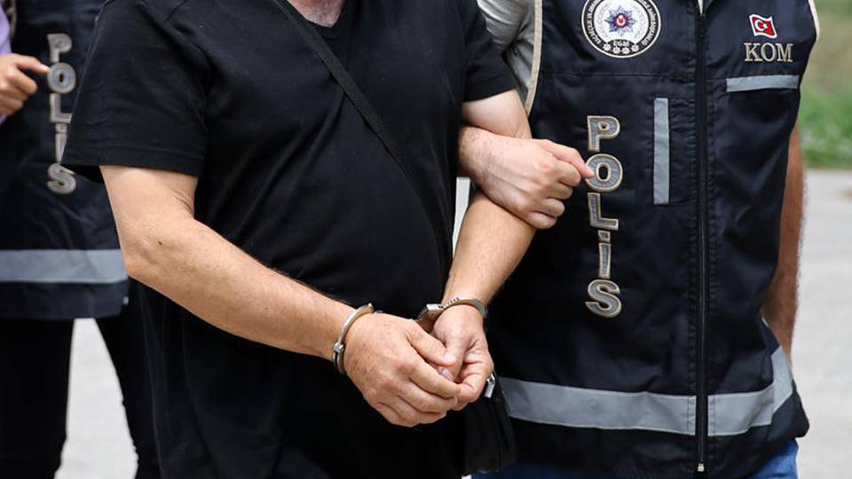 Büyükçekmece'de haciz işlemleri sırasında avukata silah çeken kişi tutuklandı