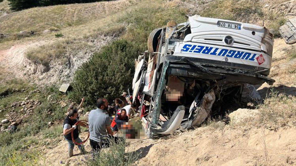 Kars Sarıkamış'ta yolcu otobüsü şarampole yuvarlandı: 7 ölü, 22 yaralı