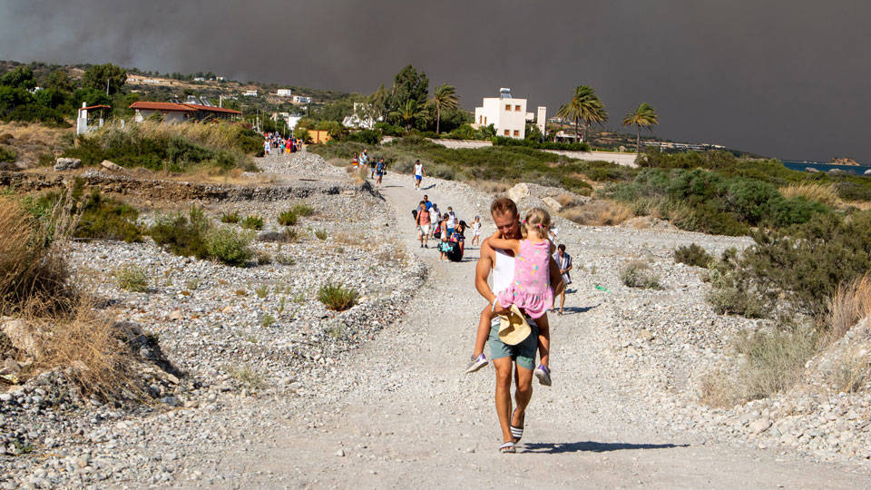 Yunanistan'dan Rodos'u terk eden turistlere bir hafta ücretsiz tatil hakkı
