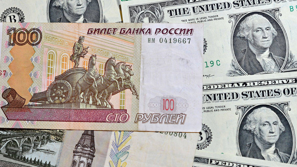 16 ay sonra ilk: Rus rublesi dolar karşısında 95 seviyesini aştı