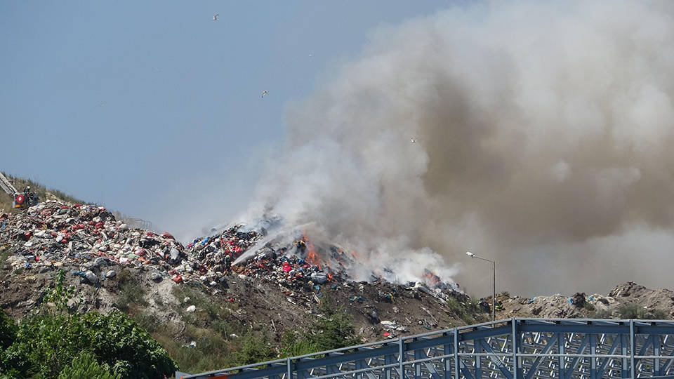 İzmit'te çöp döküm sahasında yangın
