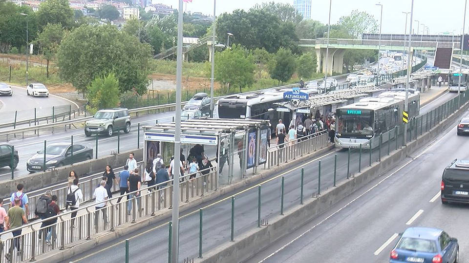 İstanbul'da toplu ulaşım zammı uygulanmaya başladı