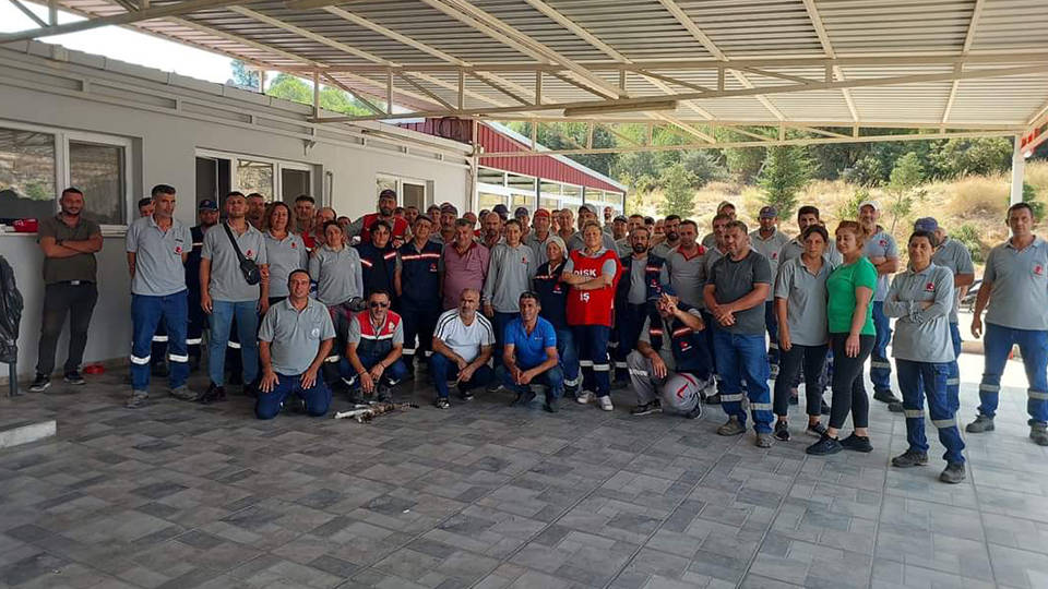 İzmir'de 3 farklı belediyede işçiler iş bıraktı