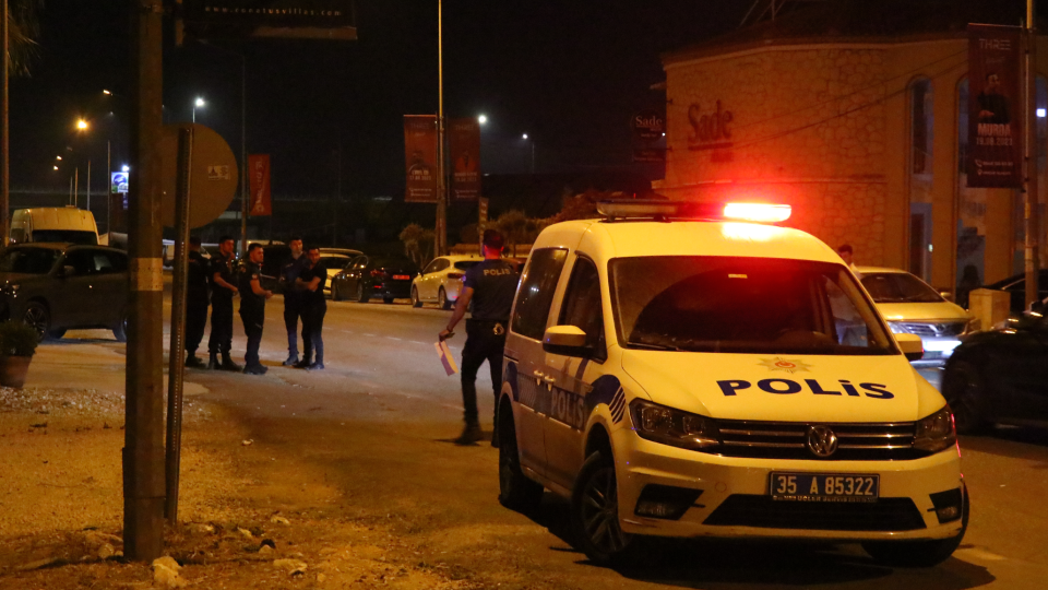 İzmir'de eğlence mekanında silahlı kavga: 1 ölü, 7 yaralı