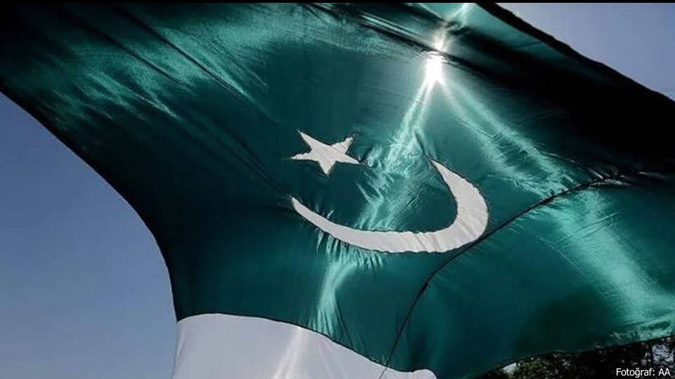Pakistan’da muhalif siyasetçi Qureshi gözaltına alındı