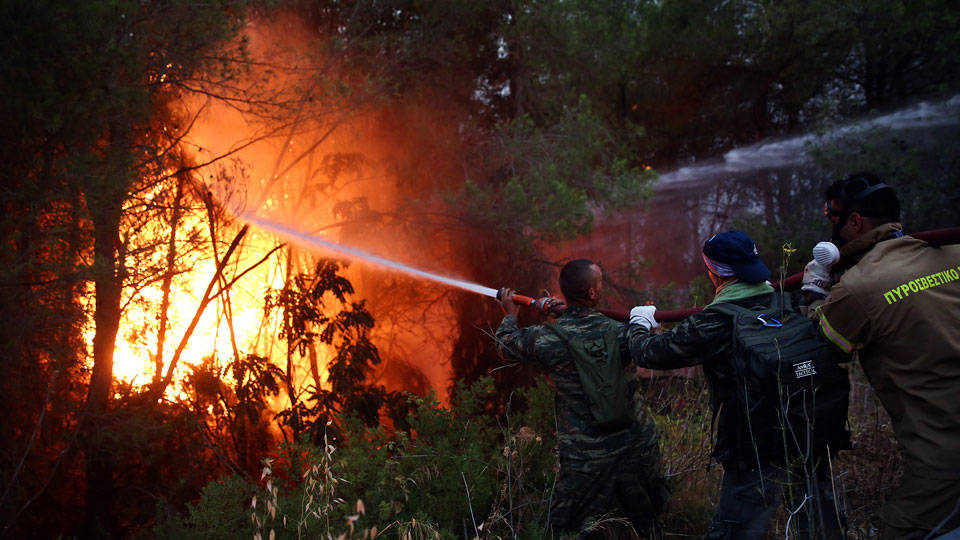 Yunanistan'da orman yangınları devam ediyor: 1 kişi öldü