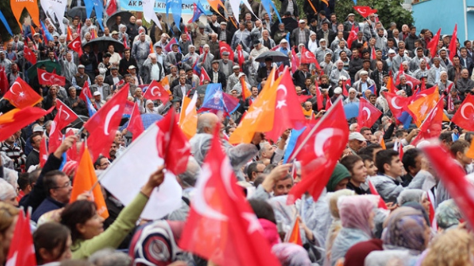 Yandaş kalemden uyarı: AKP’de erime sürebilir