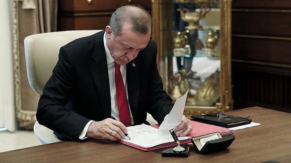 Erdoğan’dan gece yarısı atamaları: Çok sayıda kaymakam ve vali yardımcısının görev yeri değişti