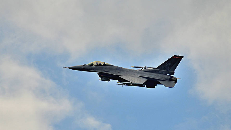 Biden'ın tatil yaptığı Nevada'daki hava sahasını ihlal eden uçağa karşı F-16'lar havalandırıldı