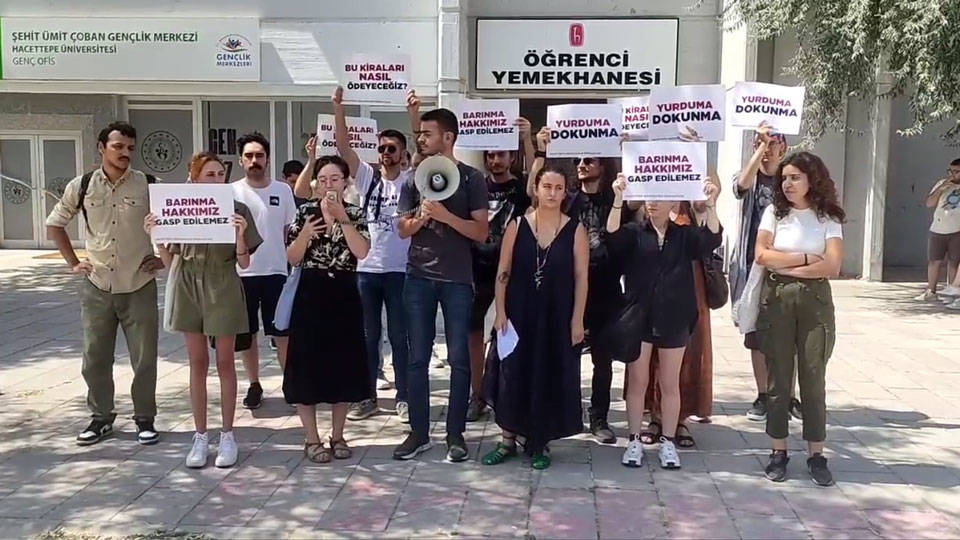 Hacettepe öğrencileri yurt kararına tepkili: Krizin faturası öğrencilere kesilemez