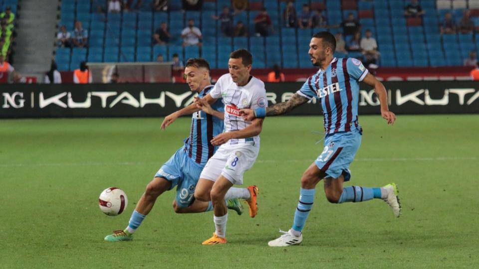 Trabzonspor evinde Çaykur Rizespor'a mağlup oldu