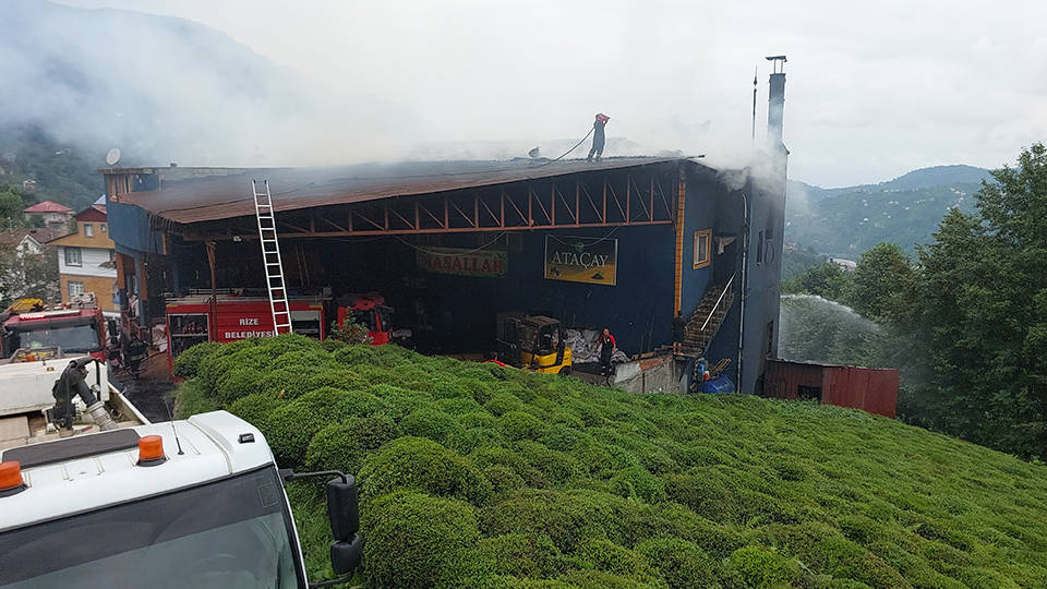 Rize’de çay fabrikasında yangın: 1 kişi hastaneye kaldırıldı