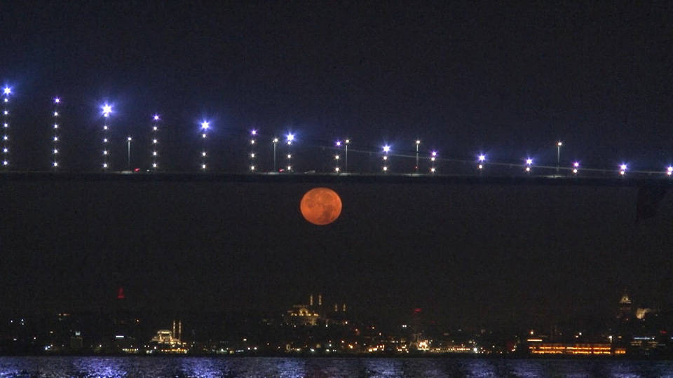 İstanbul’da “Süper Ay” böyle görüntülendi